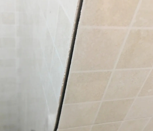 丽江瓷砖空鼓维修公司分享阳台瓷砖脱落的修复过程可以分为以下几个步骤